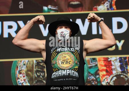 Tyson Fury al Weight-in per il Tyson Fury vs Deontay Wilder III World Heavyweight Championship Fight alla MGM Grand Garden Arena il 8 ottobre 2021 a Las Vegas, NV. Foto Stock