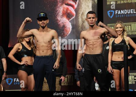 Robeisy Ramirez, Orlando Gonzalez sul palco durante il pesato per il Tyson Fury vs Deontay Wilder III World Heavyweight Championship Fight alla MGM Grand Garden Arena il 8 ottobre 2021 a Las Vegas, NV. Foto Stock