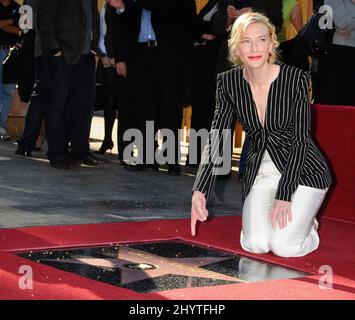 L'attrice australiana Cate Blanchett è onorata con la 76th Star sulla Hollywood Walk of Fame di fronte al Teatro Egizio di Los Angeles. Foto Stock