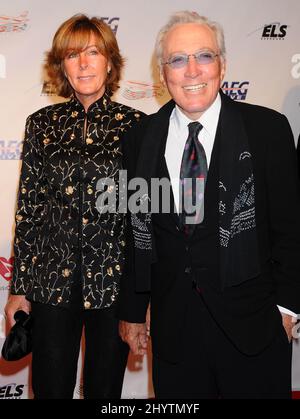 Andy Williams e la moglie Debbie Haas al 2009 MusiCares, persona dell'anno in onore di Neil Diamond, tenuto presso il Los Angeles Convention Center. Foto Stock