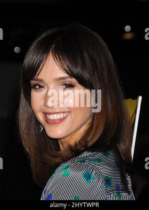 Jessica Alba arriva al 'rugar' Premiere al Pacific Design Center di Los Angeles Foto Stock