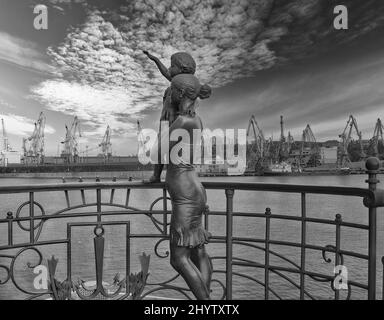 Monumento a moglie marinaio in porto di mare Odessa, Ucraina Foto Stock