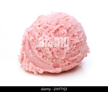 Una pallina di gelato alla fragola isolati su sfondo bianco Foto Stock