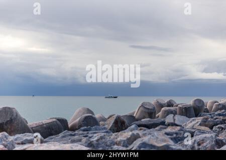 Prospettiva aerea della bella città andalusa Benalmadena. Situato nel sud della Spagna è una famosa destinazione turistica sulla Costa del Sol. Emerald wa Foto Stock