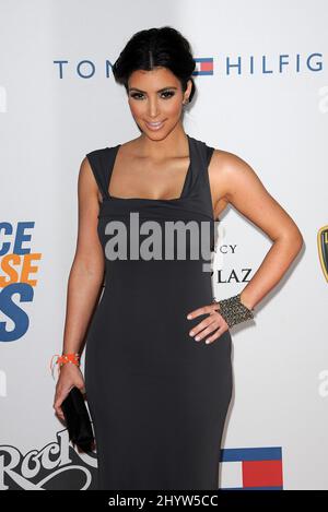Kim Kardashian al 16th Annual Race to Erase MS tenuto presso l'Hyatt Regency Century Plaza di Los Angeles Foto Stock