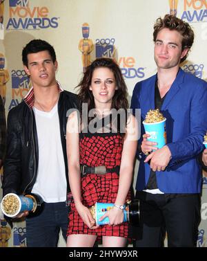 Taylor Lautner, Kristen Stewart e Robert Pattinson ai MTV Movie Awards del 2009, che si sono tenuti all'anfiteatro Gibson Foto Stock