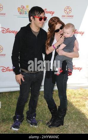 Pete Wentz, Ashlee Simpson e il figlio Bronx alla Elizabeth Glaser Pediatric AIDS Foundation 20th annuale "Un tempo per gli Eroi" Celebrity Carnival tenuto al Wadsworth Theatre, California. Foto Stock