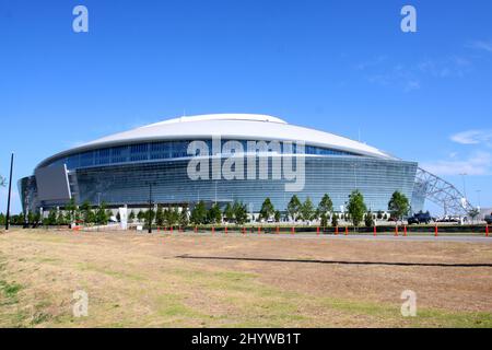 Vista generale del nuovo Cowboys Stadium, sede dei Dallas Cowboys, prima del concerto inaugurale di apertura, Texas, USA. Foto Stock