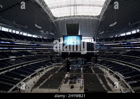 Vista generale del nuovo Cowboys Stadium, sede dei Dallas Cowboys, prima del concerto inaugurale di apertura, Texas, USA. Foto Stock