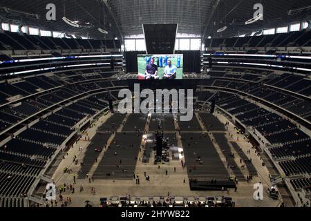 Vista generale del nuovo Cowboys Stadium, sede dei Dallas Cowboys, prima del concerto inaugurale di apertura, Texas, USA. Foto Stock