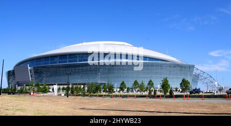 Vista generale del nuovo Cowboys Stadium, sede dei Dallas Cowboys, prima del concerto inaugurale di apertura, Texas, USA. Foto Stock