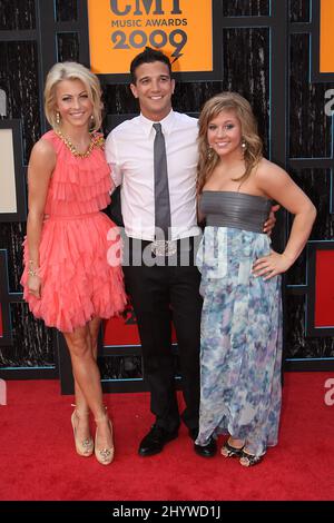 Julianne Hough, Mark Ballas, Shawn Johnson al CMT Music Awards di Nashville, Tenn Foto Stock