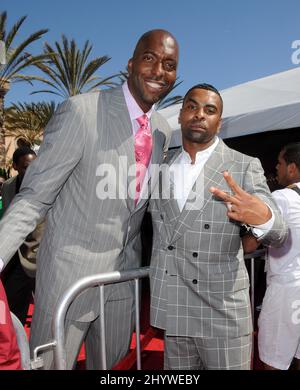 John Salley e Ginuwine ai premi BET 2009 che si tengono presso il Shrine Auditorium di Los Angeles, California. Foto Stock