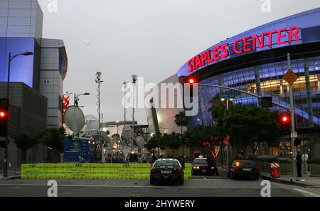 Atmosfera attorno al Michael Jackson Memorial presso lo Staple Center di Los Angeles, California. Foto Stock