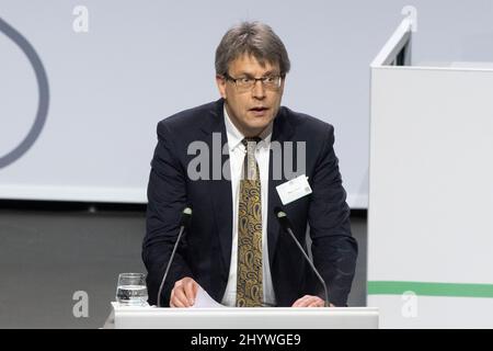 Thomas WEIKERT, Presidente del DOSB, parla una parola di benvenuto, 44th Bundestag del DFB Ordinario il 11th marzo 2022 a Bonn/Germania. Â Foto Stock
