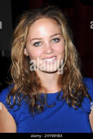 Erika Christensen arriva al tour in autobus del "Robot Chicken" Skate Party. Tenuto a Skateland a Northbridge, California Foto Stock