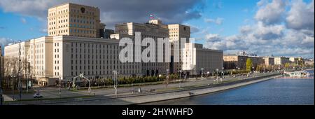 Ministero della difesa edificio sul lungofiume Frunzenskaya, Mosca, Russia Foto Stock