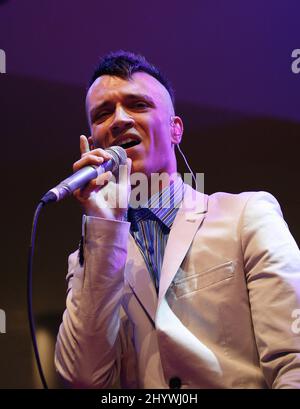 FrankMusik suona un concerto gratuito al Westfield Shopping Centre di Londra come parte di una serie di concerti estivi. Foto Stock