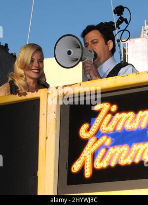 Sienna Miller, Jimmy Kimmel durante una proiezione speciale del nuovo film da Paramount Pictures 'G.I. Joe: The Rise of Cobra', tenuto al Grauman's Chinese Theatre, il 6 agosto 2009, a Los Angeles. Foto Stock