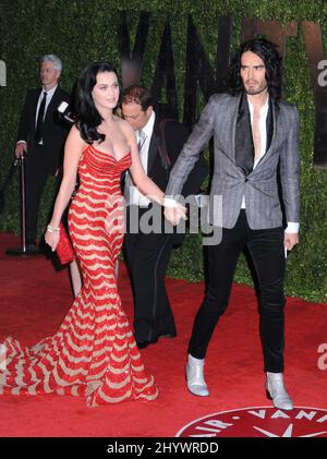 Katy Perry e Russell Brand arrivano al Vanity Fair Oscar Viewing Party 2010, presso la Sunset Tower, Los Angeles Foto Stock