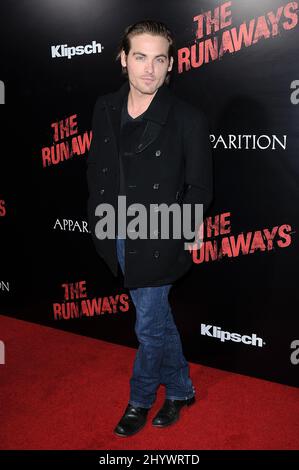 Kevin Zegers durante la Premiere 'The Runaways' tenutasi all'ARCLIGHT Cinema di Los Angeles Foto Stock