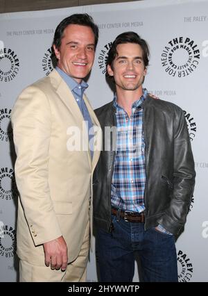 Tim DeKay e Matthew Bomer in serata con il 'collare Bianco' presentato dal Paley Center for Media di Beverly Hills. Foto Stock