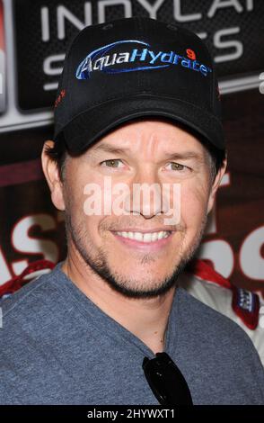 Mark Wahlberg promuove il Gran Premio Toyota di Long Beach al Macy's Men's Store al South Coast Plaza in California, USA Foto Stock