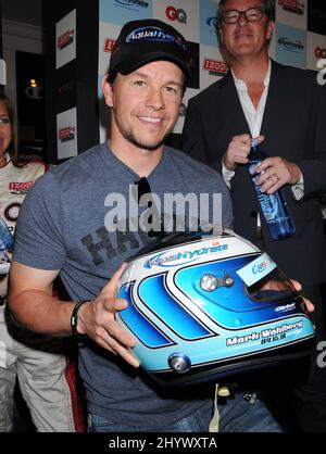 Mark Wahlberg promuove il Gran Premio Toyota di Long Beach al Macy's Men's Store al South Coast Plaza in California, USA Foto Stock