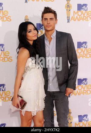 Vanessa Hudgens e Zac Efron durante i MTV Movie Awards 2010 tenuti presso l'anfiteatro Gibson, California Foto Stock