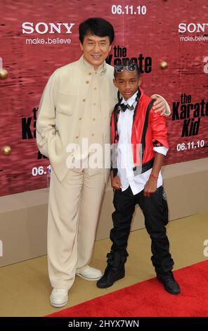 Jackie Chan e Jaden Smith alla prima di 'The Karate Kid' tenutasi al Mann Village Theatre di Los Angeles, USA. Foto Stock