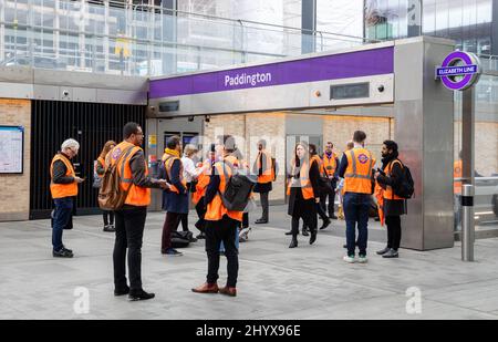 I giornalisti sono stati invitati a Paddington Station per mostrare i miglioramenti della linea Elizabeth Foto Stock