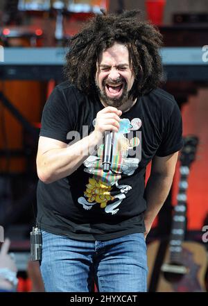 Adam Duritz dei Counting Crows si esibisce durante il Counting Crows Travelling Circus & Medicine Show con Augustana all'anfiteatro Koka Booth di Cary, North Carolina Foto Stock