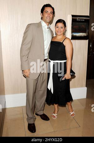 Danny Pino e sua moglie durante l'annuale Imagen Awards 2010 tenuto al Beverly Hilton, California Foto Stock