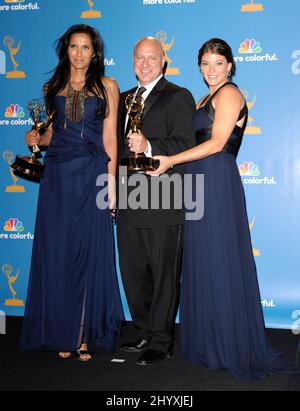 Padma Lakshmi, Tom Colicchio e Gail Simmons nella Sala Stampa durante l'annuale Primetime Emmy Awards 62nd tenuto al Nokia Theatre di Los Angeles. Foto Stock