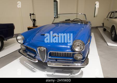 A 1960 Alfa Romeo Spider Touring al Franschhoek Motor Museum Sudafrica Foto Stock
