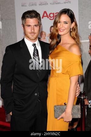 Dave Annable e Odette Yustman alla prima di 'You Again' tenutasi al Teatro El Capitan di Los Angeles, USA. Foto Stock