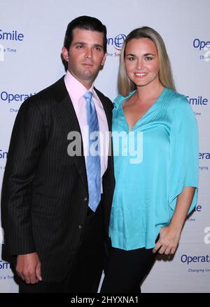 Donald Trump Jr. E Vanessa Trump all'operazione Smile's 9th, annuale gala di Smile che si tiene al Beverly Hilton Hotel di Beverly Hills. Foto Stock