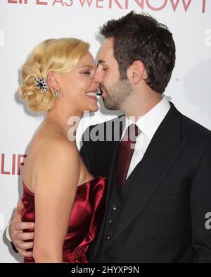 Katherine Heigl e Josh Duhamel partecipano alla prima di "Life as We Know IT" al Teatro Ziegfeld di New York il 30 settembre 2010. Foto Stock