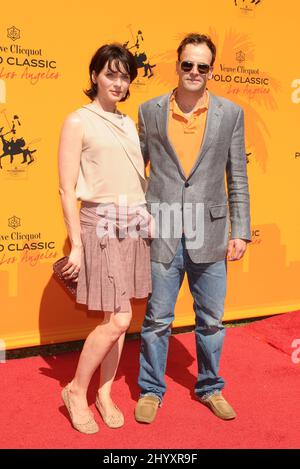 Jonny Lee Miller e la moglie Michele Hicks al Veuve Clicquot Polo Classic tenuto al Will Rogers state Historic Park a Los Angeles, USA. Foto Stock