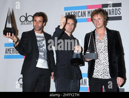 Muse in sala stampa al 38th Annual American Music Awards al Nokia Live il 21 novembre 2010 a Los Angeles, California. Foto Stock