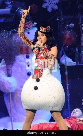 Katy Perry al 2010 KIIS FM Jingle Ball, tenuto al Nokia Theatre, Los Angeles. Foto Stock