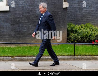 Londra, Regno Unito. 15th Mar 2022. Presidente della Finlandia, il primo Ministro britannico, Niinistš, Boris Johnson, incontra il Presidente della Finlandia, Sauli Niinistš, per colloqui al numero 10. Discuteranno della guerra in Ucraina. Il presidente finlandese Sauli Niinistš si reca a Londra lunedì su invito del primo ministro britannico Boris Johnson per un vertice di due giorni della Joint Expeditionary Force (JEF) Credit: Mark Thomas/Alamy Live News Foto Stock