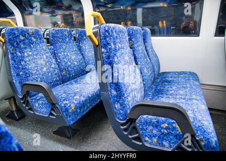 Interno del vuoto città metropolitana treno Foto Stock