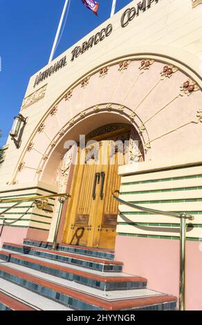 Napier Nuova Zelanda - 1 giugno 2015; meraviglioso esempio di architettura art deco originariamente l'edificio della National Tobacco Company ad Ahuriri. Foto Stock