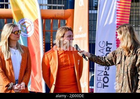 L'AIA, PAESI BASSI - MARZO 15: Atleta paralimpico Chris Vos dei Paesi Bassi durante la presentazione murale degli atleti olimpici e paralimpici al Schilderswijk il 15 Marzo 2022 a l'Aia, Paesi Bassi (Foto di Kees Kuijt/BSR Ageny) NOCNSF Foto Stock