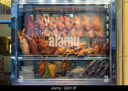 Aragoste cotte vendute in una stalla a Hong Kong, Cina. Foto Stock