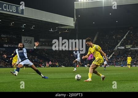 West Bromwich, Regno Unito. 15th Mar 2022. Michael Hector #3 di Fulham attraversa la palla Credit: News Images /Alamy Live News Foto Stock