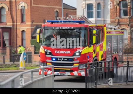 Lincolnshire Fire Engine, Fire/Rescue, Scania, Fire Truck, Angloco, Apparecchio di pompaggio, Scania da 18 tonnellate, antincendio, pompa antincendio, luce blu, scale. Foto Stock