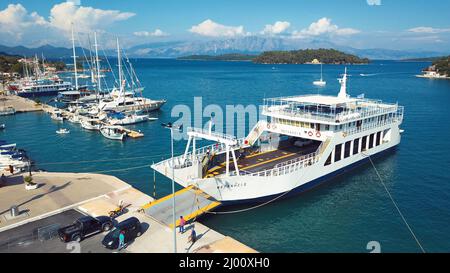 Traghetto ovest sulla splendida isola di Nudri nella città di Lefkas in Grecia Foto Stock