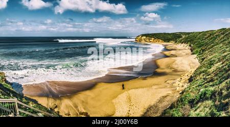 Panoramica di Bells Beach, Great Ocean Road, Victoria, Australia, sede dell'annuale gara di surf RIP Curl Pro Foto Stock